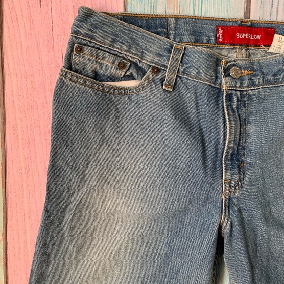 Women’s Levi’s 518 super low jeans - Picture 3 of 7